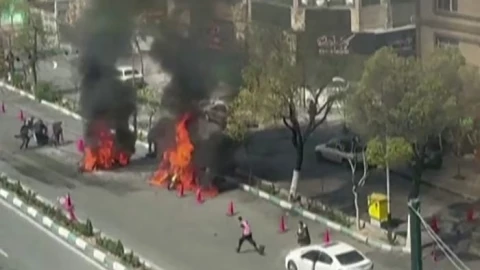 Lực lượng an ninh Iran được cho là đang tan rã.