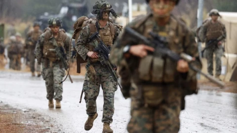 2.200 lính thủy đánh bộ Mỹ đóng tại Nhật Bản đã được điều động đến Trung Đông, dấy lên khả năng xảy ra giao tranh tầm gần trong cuộc chiến với Iran.