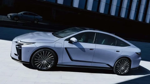 Lexus gây bất ngờ khi bán ES bản điện rẻ hơn hybrid