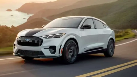 Mustang Mach-E 2026 tích hợp sâu CarPlay, cải thiện trải nghiệm xe điện