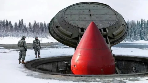 Cách Trung Quốc chỉ 900 km, quốc gia này đã âm thầm xây dựng 10.000 hầm trú ẩn, che giấu 2.000 tên lửa đạn đạo liên lục địa.