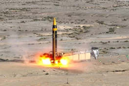 Chiến thuật đánh lừa kinh điển, đúng chuẩn sách giáo khoa! Tên lửa Iran tấn công căn cứ quân sự của Mỹ cách 4.000 km ở Ấn Độ Dương.