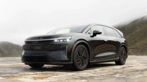 Lucid hưởng lợi lớn khi Tesla khai tử Model S và Model X: Cơ hội vàng trong phân khúc xe điện hạng sang