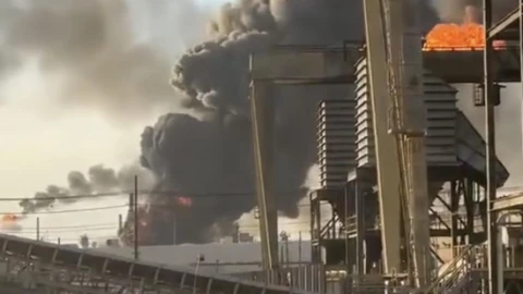 Nổ nhà máy lọc dầu ở Mỹ