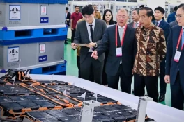 Quốc gia láng giềng Việt Nam vừa có nhà máy pin xe điện đầu tiên