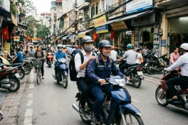 Trăm kiểu tránh "bão giá": Từ mang cơm tự nấu đến... đi nhờ xe đồng nghiệp