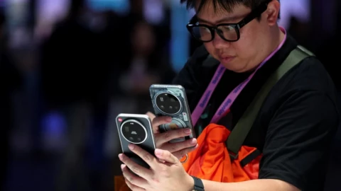 Giá chip nhớ tăng cao kỷ lục: Sếp Xiaomi cảnh báo "bóng đen che phủ" cả ngành smartphone