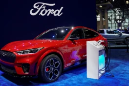 Xe điện Ford giá dưới 60K USD nhưng mỗi xe lỗ tới 100K USD! Có gì đó sai sai ở đây, ai giải thích giùm không?