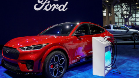 Xe điện Ford giá dưới 60K USD nhưng mỗi xe lỗ tới 100K USD! Có gì đó sai sai ở đây, ai giải thích giùm không?