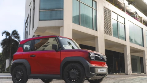 Thầy giáo 9X chia sẻ hành trình một năm lên đời từ “đi xe khách” lên ô tô điện