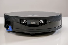 Trên tay nhanh robot hút bụi đầu tiên ở Việt Nam có vòi phun tia nước áp lực