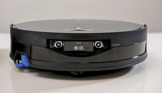 Trên tay nhanh robot hút bụi đầu tiên ở Việt Nam có vòi phun tia nước áp lực