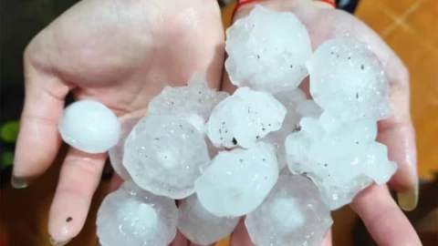 Nguyên nhân khiến mưa đá trút xuống Hà Nội và nhiều tỉnh miền Bắc sáng nay