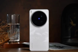 vivo X300 Ultra ra mắt: Camera Zeiss dày gấp đôi thân máy, giá từ 26,7 triệu đồng
