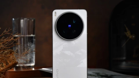 vivo X300 Ultra ra mắt: Camera Zeiss dày gấp đôi thân máy, giá từ 26,7 triệu đồng