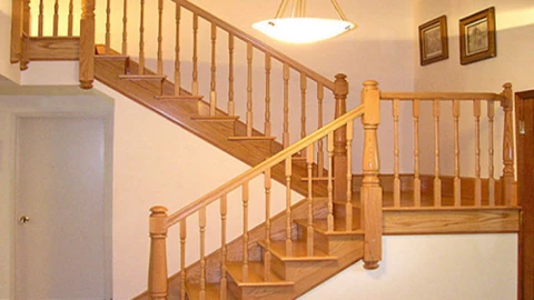 Lát cầu thang bằng gỗ hay đá? Những điều cần biết trước khi quyết định