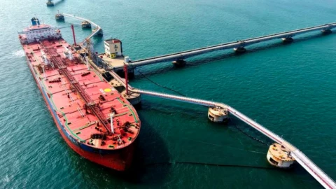 Lộ ‘vị cứu tinh’ dầu cho Đông Nam Á: Nước nào vừa chuyển 100.000 thùng sang Việt Nam?