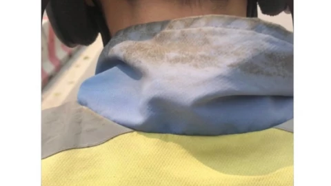 Cô gái đăng ảnh "cạn phước" khi đi xe ôm, dân mạng chia 2 phe tranh cãi gay gắt