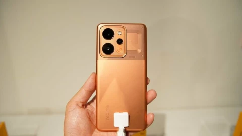 Thị trường Việt Nam vừa xuất hiện chiếc smartphone pin tới 10.0001 mAh, khiến bạn quên luôn sạc dự phòng là gì!