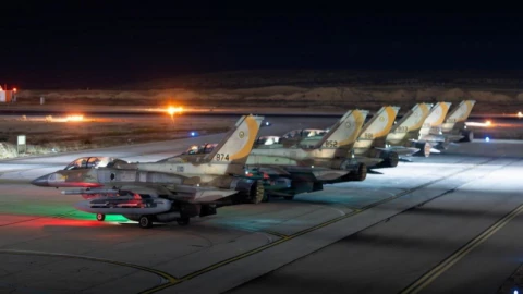 Xung đột Trung Đông: Vì sao Việt Nam tức tốc đặt mua hàng trăm máy bay?