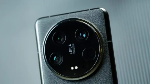 Counterpoint xác nhận giá điện thoại flagship 2026 sẽ tăng thêm 200 USD