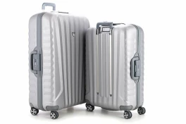 Đánh giá độ bền và tính năng thông minh trên các dòng vali khóa khung