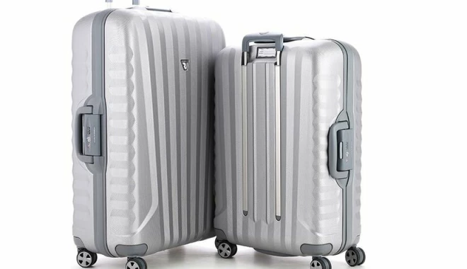 Đánh giá độ bền và tính năng thông minh trên các dòng vali khóa khung