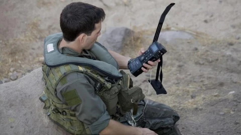 CSEL là gì? Tìm hiểu thiết bị quân sự đã cứu sống phi công Mỹ bị bắn rơi ở Iran