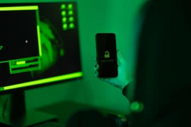 220 triệu iPhone có thể bị kiểm soát chỉ sau một lần lướt web