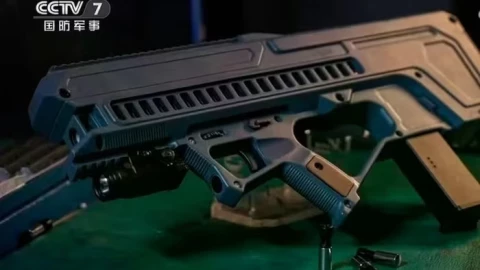 Súng điện từ cầm tay của Trung Quốc: Không chớp lửa, không khói, bắn 2.000 viên/phút