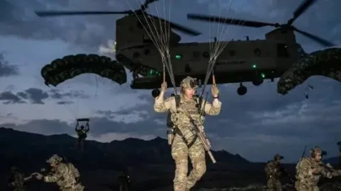 Mọi người đang bàn luận về lý do tại sao quân đội Mỹ lại quyết tâm cứu phi công đến vậy, nhưng họ đã bỏ qua một chi tiết quan trọng.