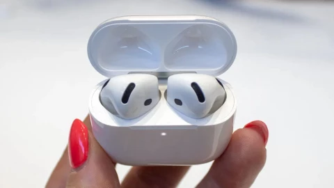 Bí mật về công dụng ô lưới đen trên tai nghe AirPods mà bạn chưa biết
