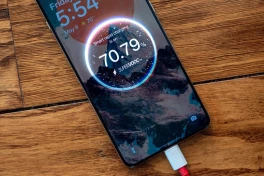 2026 rồi, đừng sạc pin smartphone theo kiểu chục năm về trước nữa!