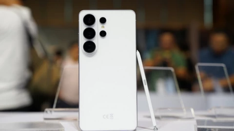 Vì sao Apple, Samsung vẫn đứng ngoài cuộc chơi pin Silicon - Carbon?