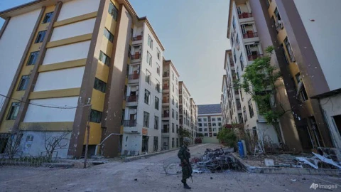 Royal Hill: Cứ 5 giây một cuộc gọi, 5 roi cho một lần thất bại