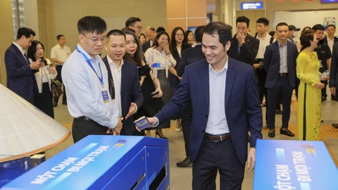 Ra mắt “Tiện ích Metro” đi tàu điện ở Hà Nội không tiền mặt