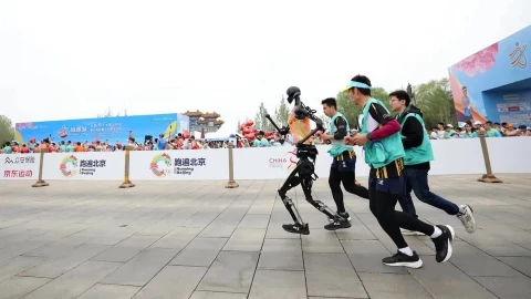Honor bất ngờ tuyên bố tham gia giải chạy marathon của robot hình người