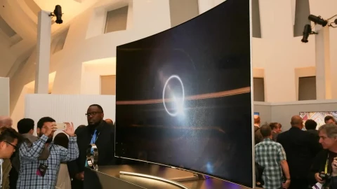 TV màn hình cong: Từng được kỳ vọng là xu thế, sao giờ không hãng nào làm nữa?