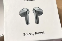 Tai nghe true wireless Galaxy Buds 3 chưa ra mắt đã có người rao bán, thiết kế khiến SamFan tranh cãi còn iFan cười lớn