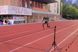 Robot Trung Quốc chạy đua với Usain Bolt kết quả sẽ ra sao?