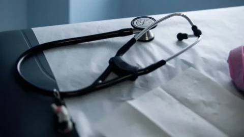 50% lời khuyên y tế từ 5 nền tảng AI hàng đầu là không chính xác!