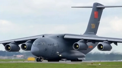 Máy bay Y-30 của Trung Quốc thực hiện chuyến bay thử nghiệm đầu tiên, vượt trội hơn C-130J, và "ông vua vận tải hàng không" đã đổi chủ.