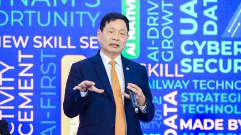 Chủ tịch Trương Gia Bình lý giải giá cổ phiếu FPT giảm mạnh, trấn an cổ đông