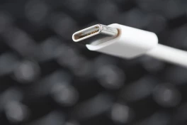 Tại sao cùng một sợi cáp sạc USB-C, máy thì sạc nhanh, máy thì không?