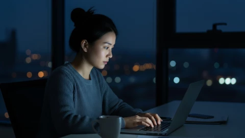 Làm việc với máy tính quá 10 tiếng một ngày, người trẻ mắc căn bệnh xưa nay không hề phổ biến