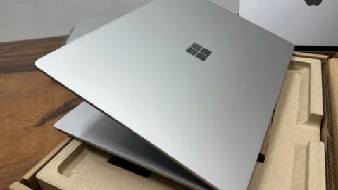 Người dùng Surface lãi to dù máy đã mua từ mấy năm trước, trên cơ cả Macbook, nguyên nhân ai nghe cũng thấy ngược đời