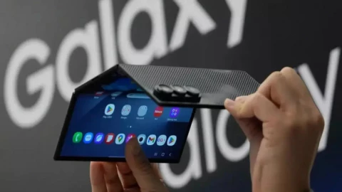 Smartphone gập ba Galaxy Z TriFold của Samsung đã hết hàng và không có lô hàng mới nào nữa