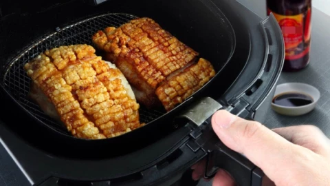 Giải đáp băn khoăn nấu bằng nồi chiên không dầu có gây ung thư