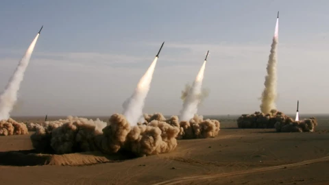 Đàm phán thất bại. Tuyên bố có khả năng san bằng ngay lập tức 27 căn cứ quân sự: hàng ngàn tên lửa dự trữ đã được mở niêm phong.