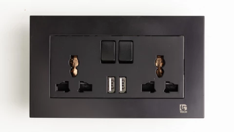 Nguy cơ và lưu ý quan trọng khi dùng ổ cắm điện tích hợp USB